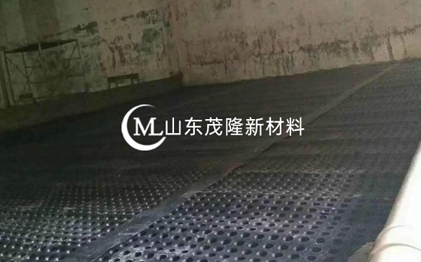 《青島地鐵1號(hào)線停車(chē)場(chǎng)》土工布、排水板施工