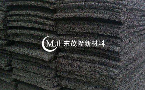 《銀西鐵路四標項目經(jīng)理部》復(fù)合土工膜、滲水片材施工