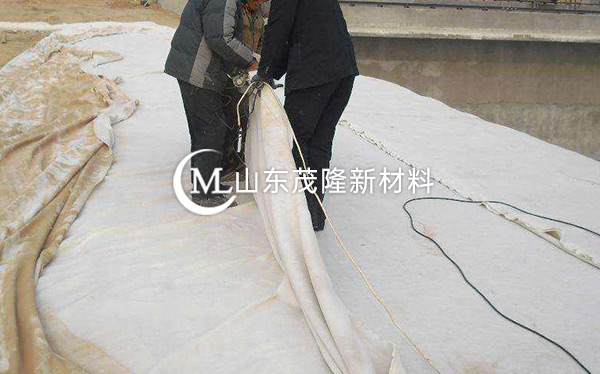 《長春到西巴彥花鐵路》土工布、EVA防水板施工