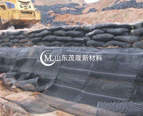 鋪設(shè)鋼塑格柵的注意事項