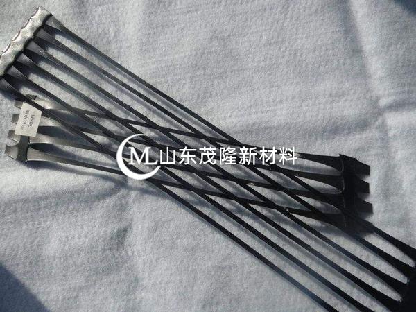 鋼塑格柵對工程有很大的裨益