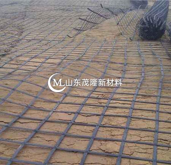 ?鋼塑土工格柵以高強鋼絲(或其他纖維)