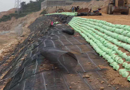 鋪設(shè)滌綸土工格柵對(duì)路面有什么好處嗎?