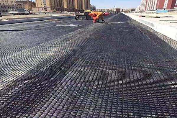 在高速公路施工中土工格柵應(yīng)該怎么應(yīng)用呢？  第1張