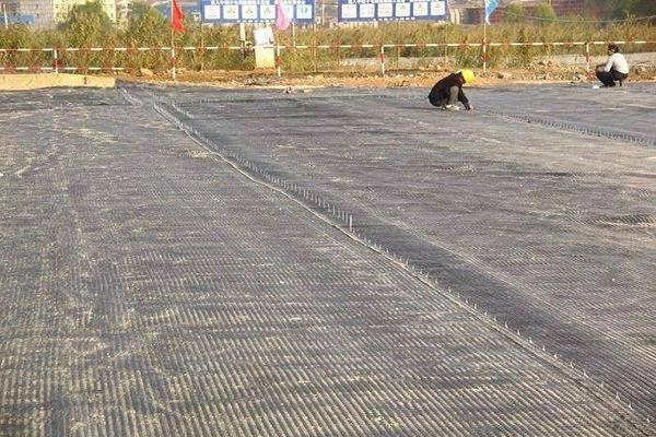 在高速公路施工中土工格柵應(yīng)該怎么應(yīng)用呢？  第2張
