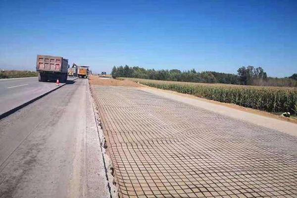 土工格柵為什么鋪設(shè)在混凝土路面 第1張