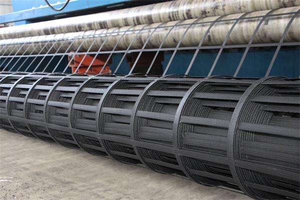 鋼塑土工格柵形成的加筋土復(fù)合墊層屬于柔性結(jié)構(gòu)物嗎？  第3張