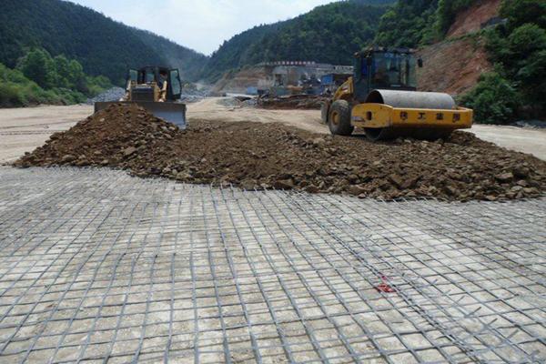 鋼塑土工格柵施工方法：掌握正確的操作技巧，提升工程質(zhì)量！  第3張