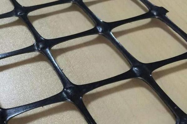 土工格柵的材質(zhì)構(gòu)成及特點解析  第2張