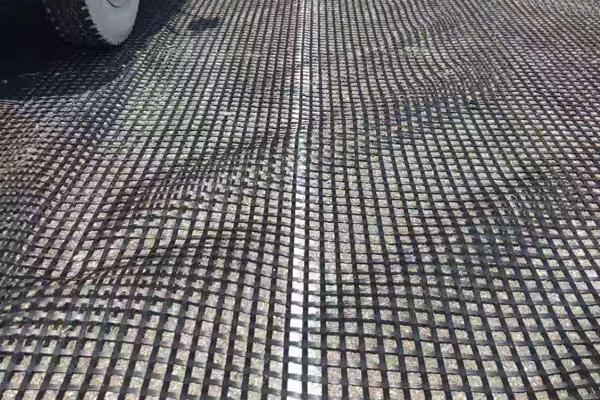 通玻纖土工格柵與自粘玻纖格柵的區(qū)別究竟如何？  第4張