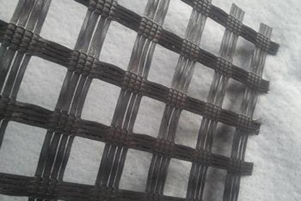 玻纖土工格柵性能解析：了解其特點(diǎn)與優(yōu)勢  第3張
