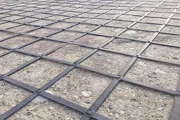高韌性聚酯紗線集束土工格柵是怎么制作的呢？  第1張