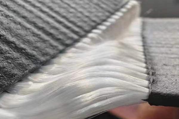 高韌性聚酯紗線集束土工格柵在公路增強中的應(yīng)用  第1張
