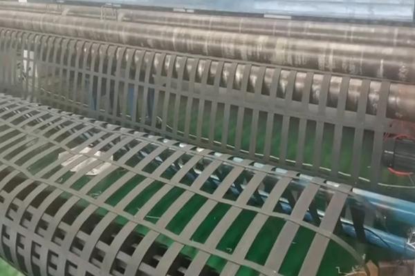 高韌性聚酯紗線集束土工格柵在機場路面中的應(yīng)用有哪些  第2張